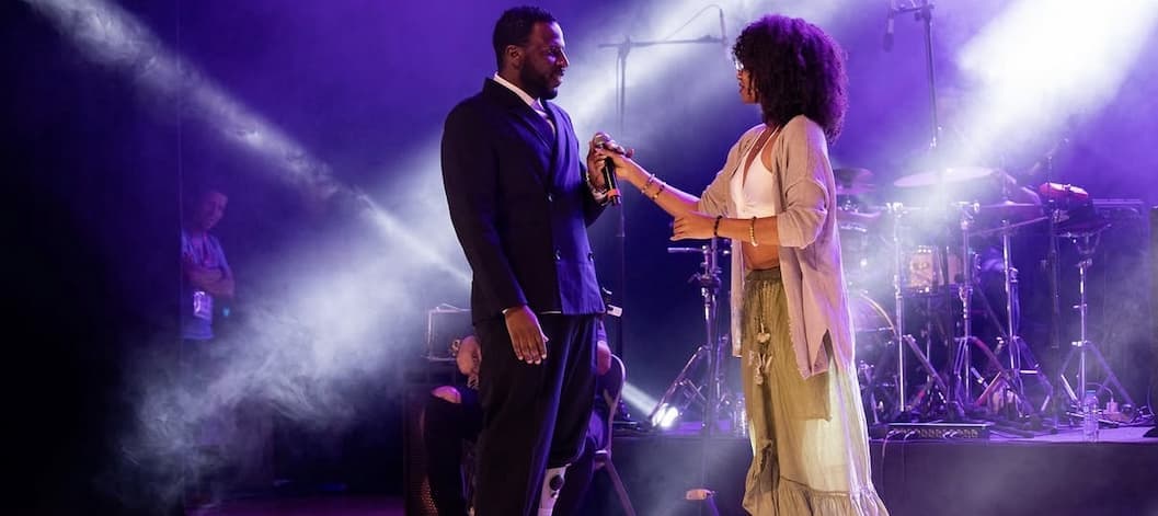 Lyssa em dueto com Dino d'Santiago no palco do Atlantic Music Expo
